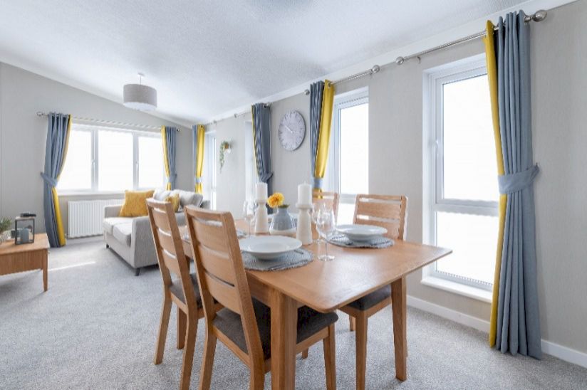 NEW Two Bed Newmarket (40x14) NEW Two Bed Newmarket (40x14)