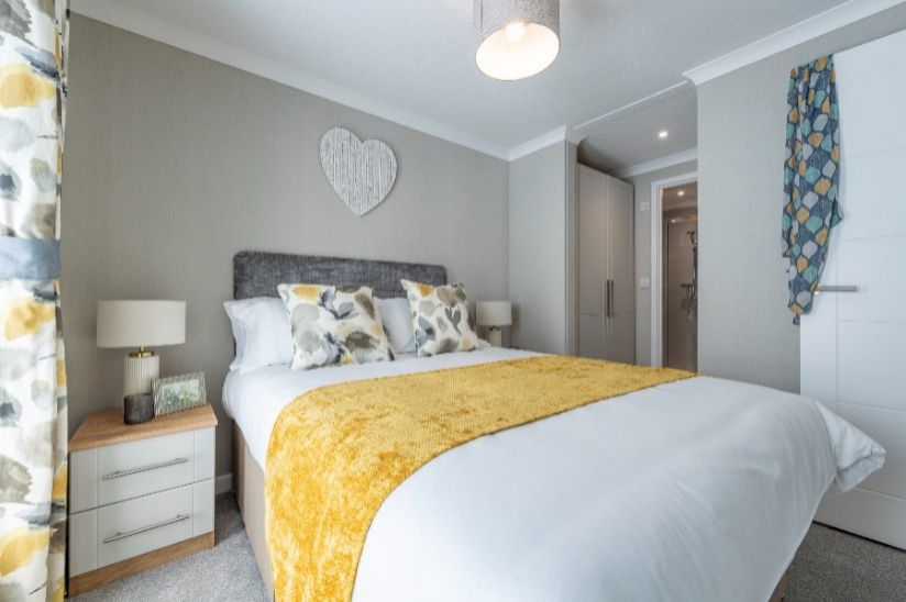 NEW Two Bed Newmarket (40x14) NEW Two Bed Newmarket (40x14)